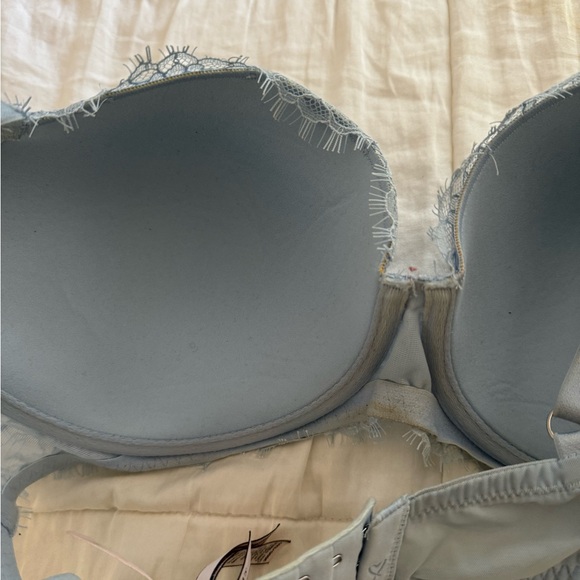 Victoria’s Secret Dream Angels Demi Lace Mesh Bra - Picture 2 of 4